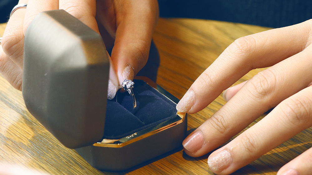 【求婚戒指推薦】亞緹蜜詩婚戒，一輩子守護你的浪漫與承諾│專業菁英的求婚戒指品牌推薦。