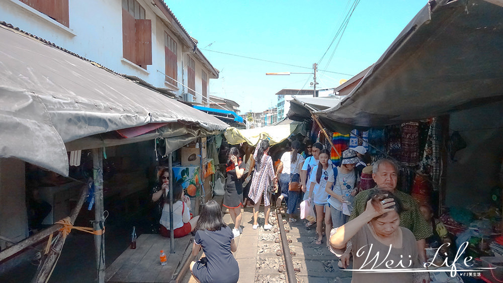 泰國旅遊✈曼谷自由行旅遊景點美功鐵道市場，看攤販收來收去也是種樂趣