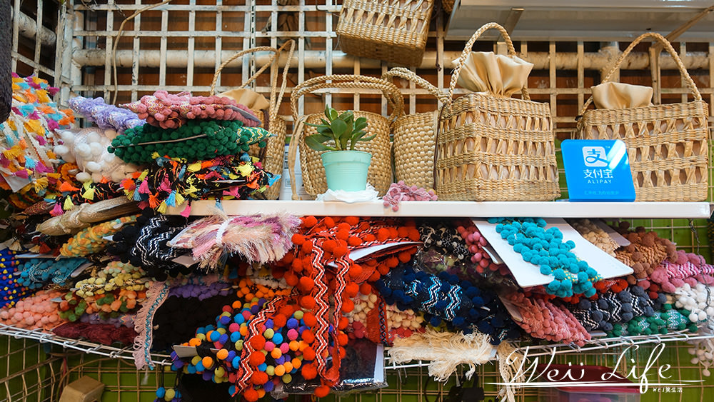 泰國旅遊✈曼谷恰圖恰必買超可愛客製化毛球拖鞋毛球包包，洽圖洽市集戰利品