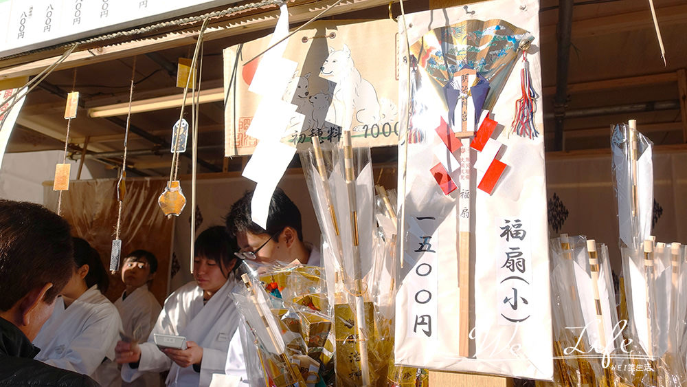 日本過新年明治神宮買御守寫繪馬求好運，東京自由行日本人過年去哪裡旅遊？