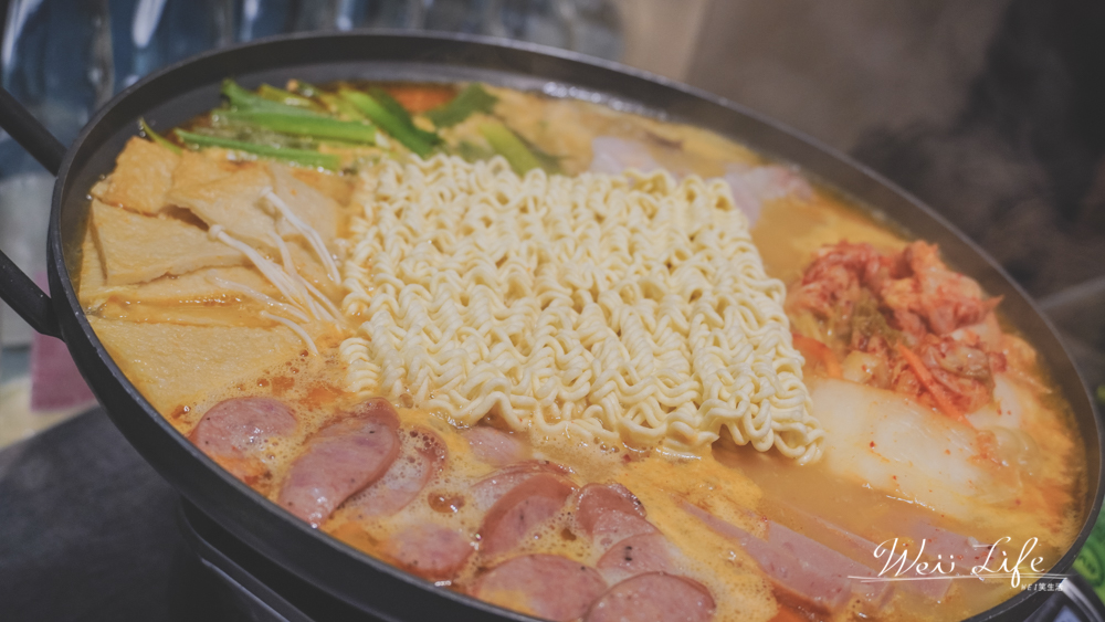 高雄韓式料理推薦//Meogeo韓式燒肉，韓國美食同步讓你滿嘴韓國味、韓式炸雞、炸彈酒、韓國調酒、部隊鍋