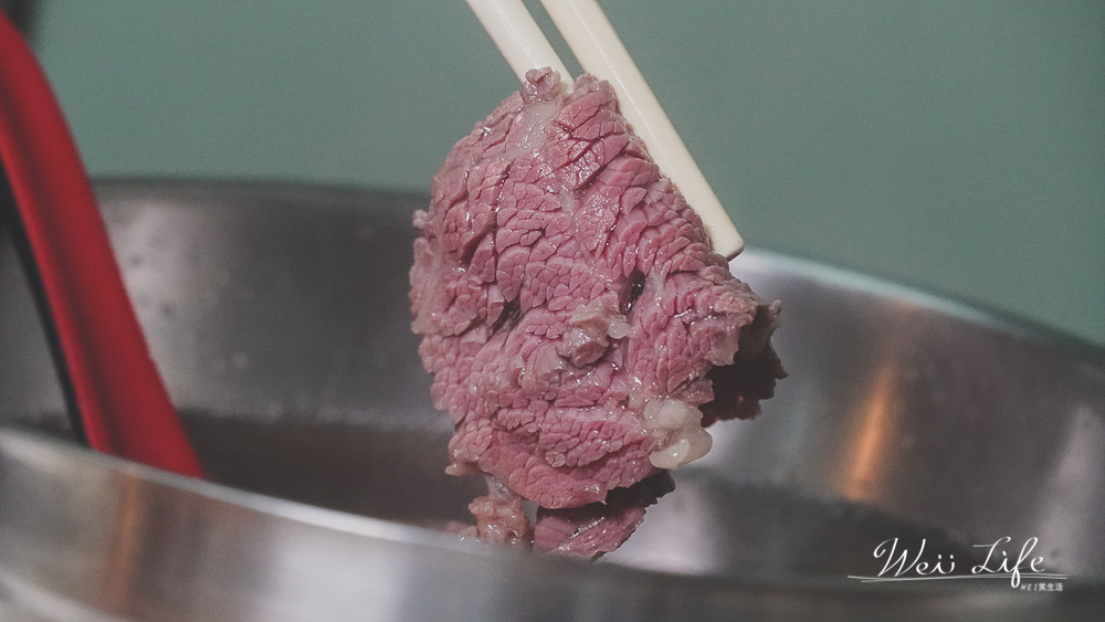 台南美食//在地人推薦Google上千好評，粉紅格紋牛肉湯、爆炒蒜頭牛肉與免費牛肉燥飯