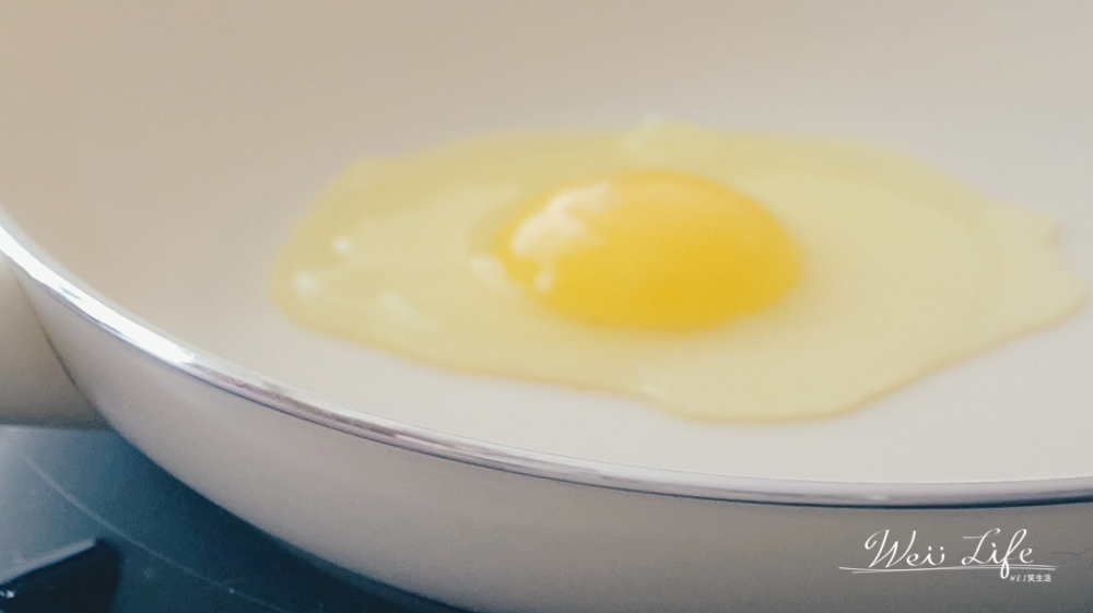 自製蛋餅食譜分享// 古早味粉漿蛋餅作法，低卡無油版讓你吃起來健康無負擔。搭配低卡無油美乃滋鮪魚玉米口味。