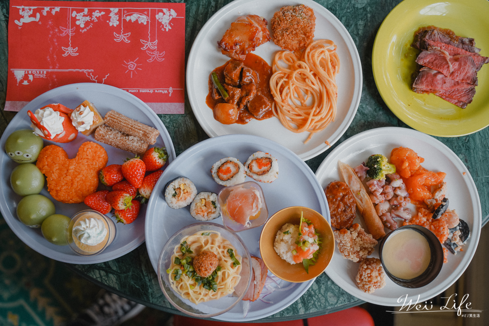 東京迪士尼水晶宮餐廳，日本草莓、三眼麻糬自助餐吃到飽，搶位攻略、餐點介紹。