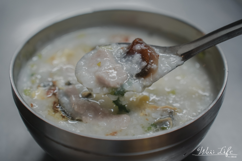 金門美食推薦//米香屋，最傳統在地的金門廣東粥，每一碗料都超多超鮮。也是少數在晚餐可以吃到廣東粥的名店。