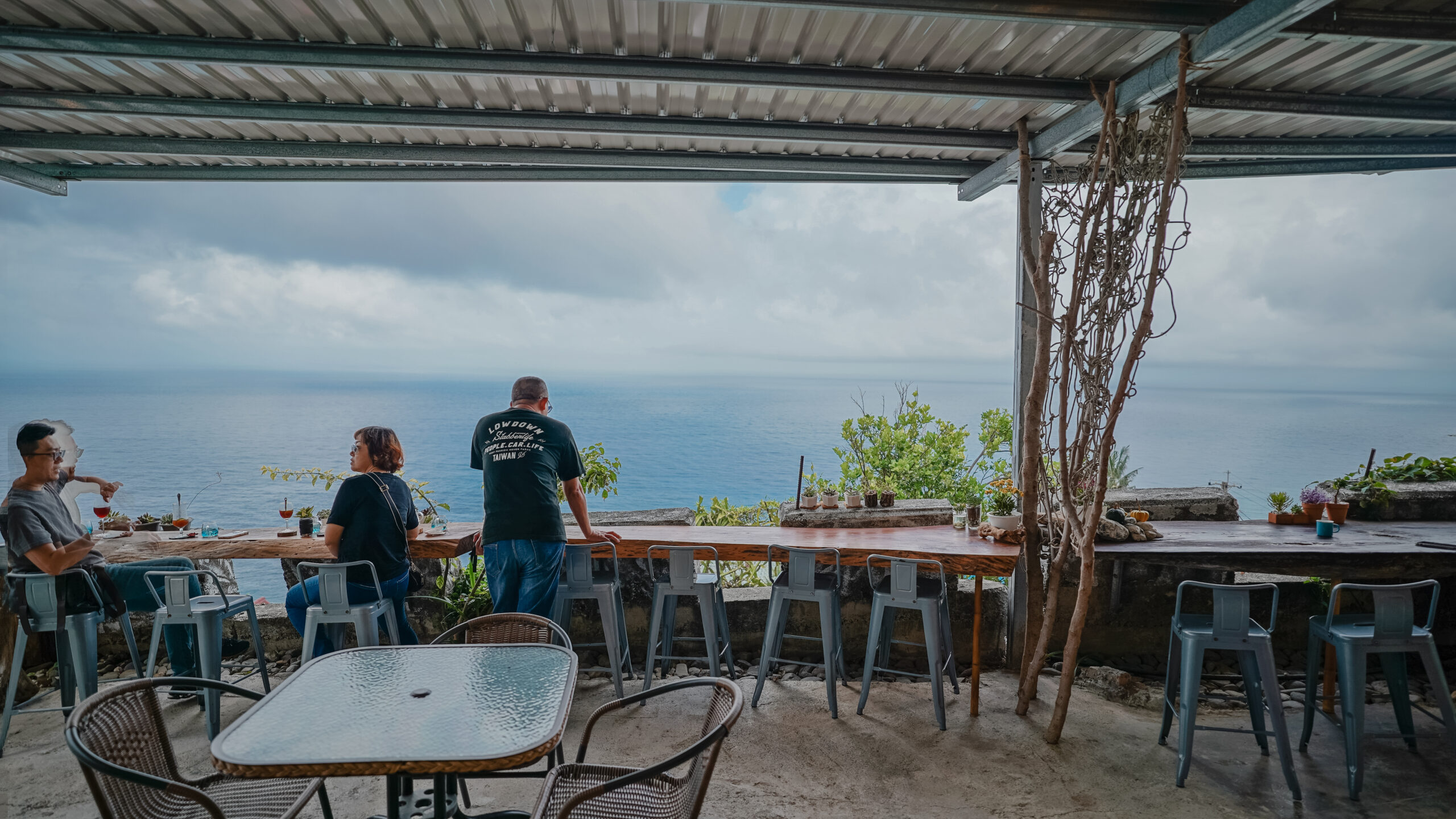 台東旅遊//咖啡店推薦5181聽海文創工作室&咖啡，多良車站絕美海景咖啡廳。