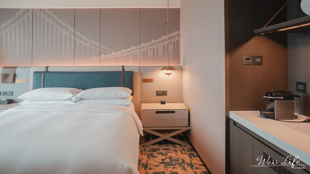 台北飯店推薦//新板希爾頓酒店入住心得分享，新北耶誕城地點超好、無邊際網美泳池、早餐豐盛。
