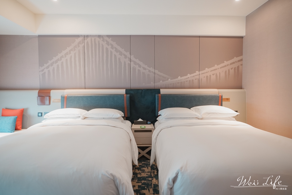台北飯店推薦//新板希爾頓酒店入住心得分享，新北耶誕城地點超好、無邊際網美泳池、早餐豐盛。
