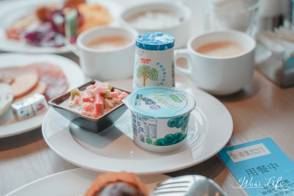 新板希爾頓酒店分享//悅市集全日餐廳早餐，中西式餐點甜點飲品供應讓你吃得好滿足。